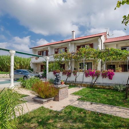 Apartments Helena Лопар Екстер'єр фото