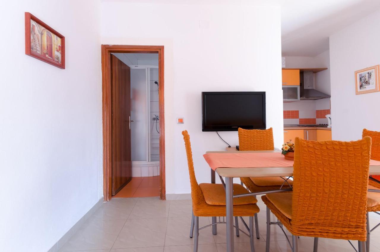 Apartments Helena Лопар Екстер'єр фото