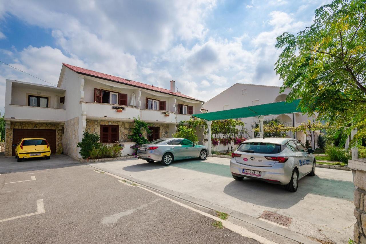 Apartments Helena Лопар Екстер'єр фото
