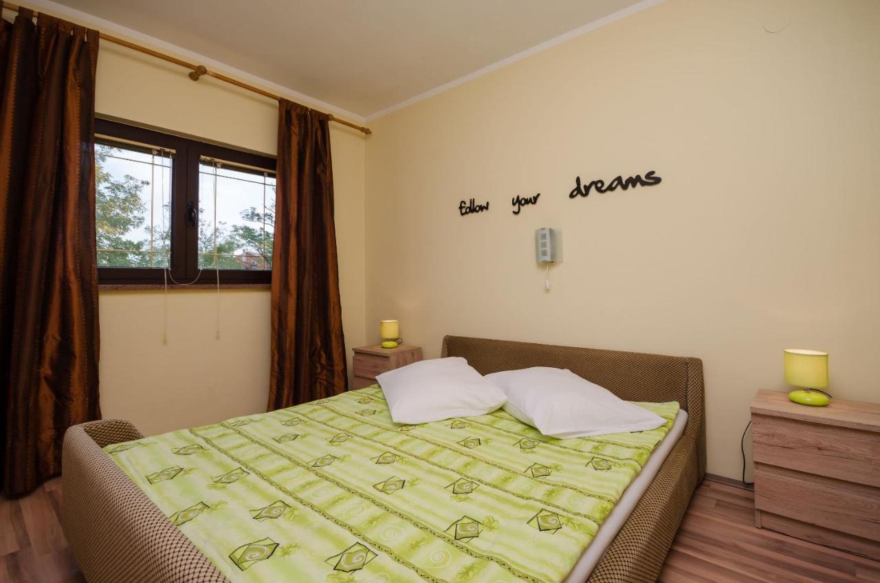 Apartments Helena Лопар Екстер'єр фото