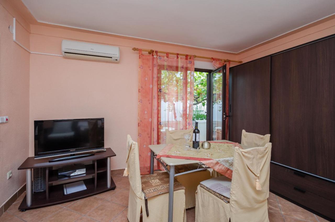 Apartments Helena Лопар Екстер'єр фото