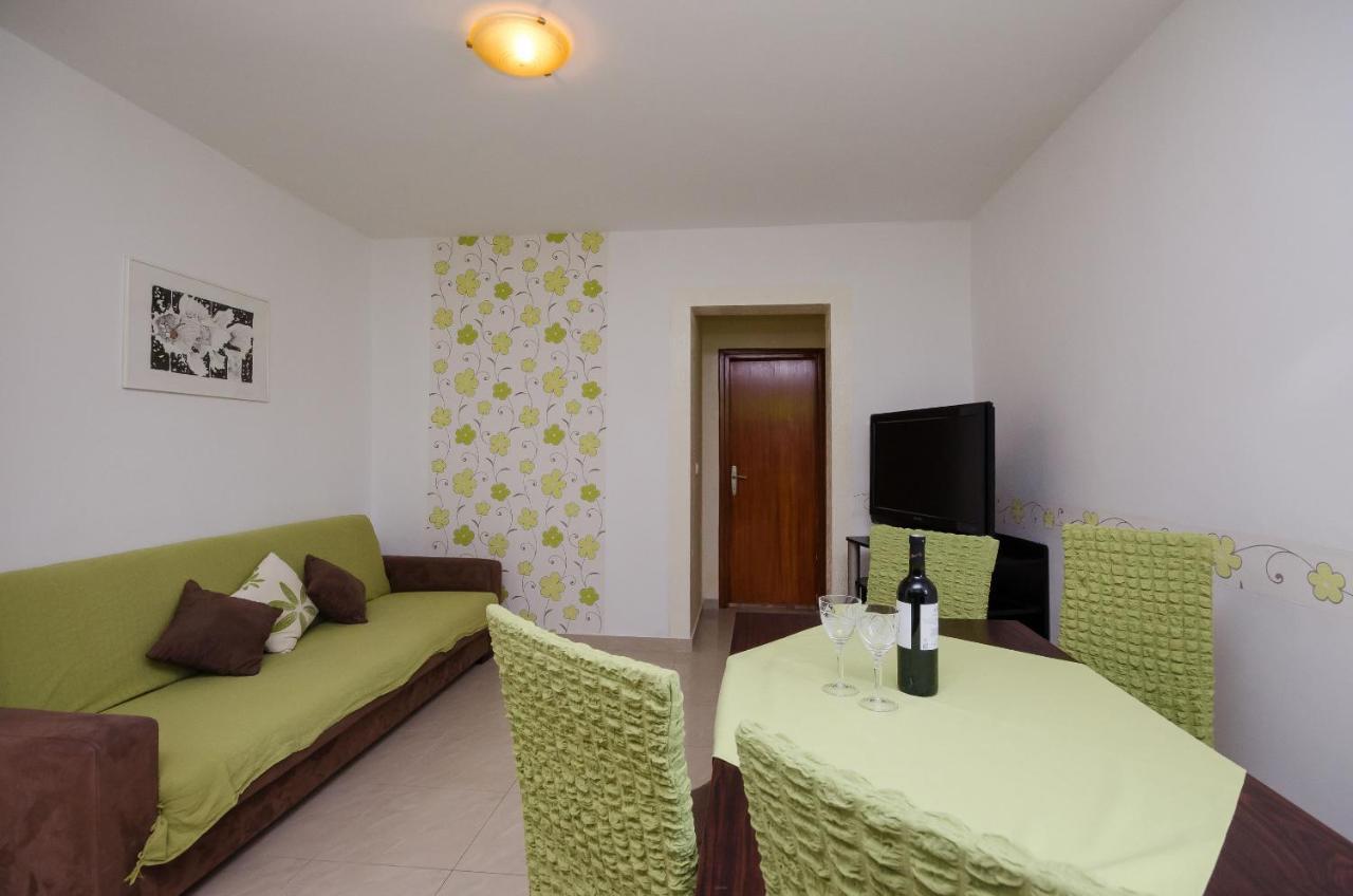 Apartments Helena Лопар Екстер'єр фото