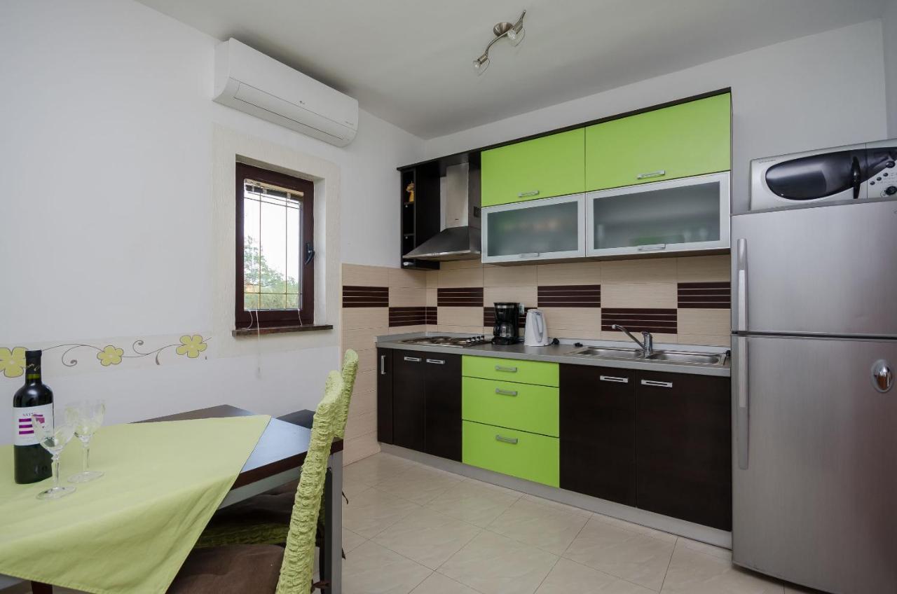 Apartments Helena Лопар Екстер'єр фото