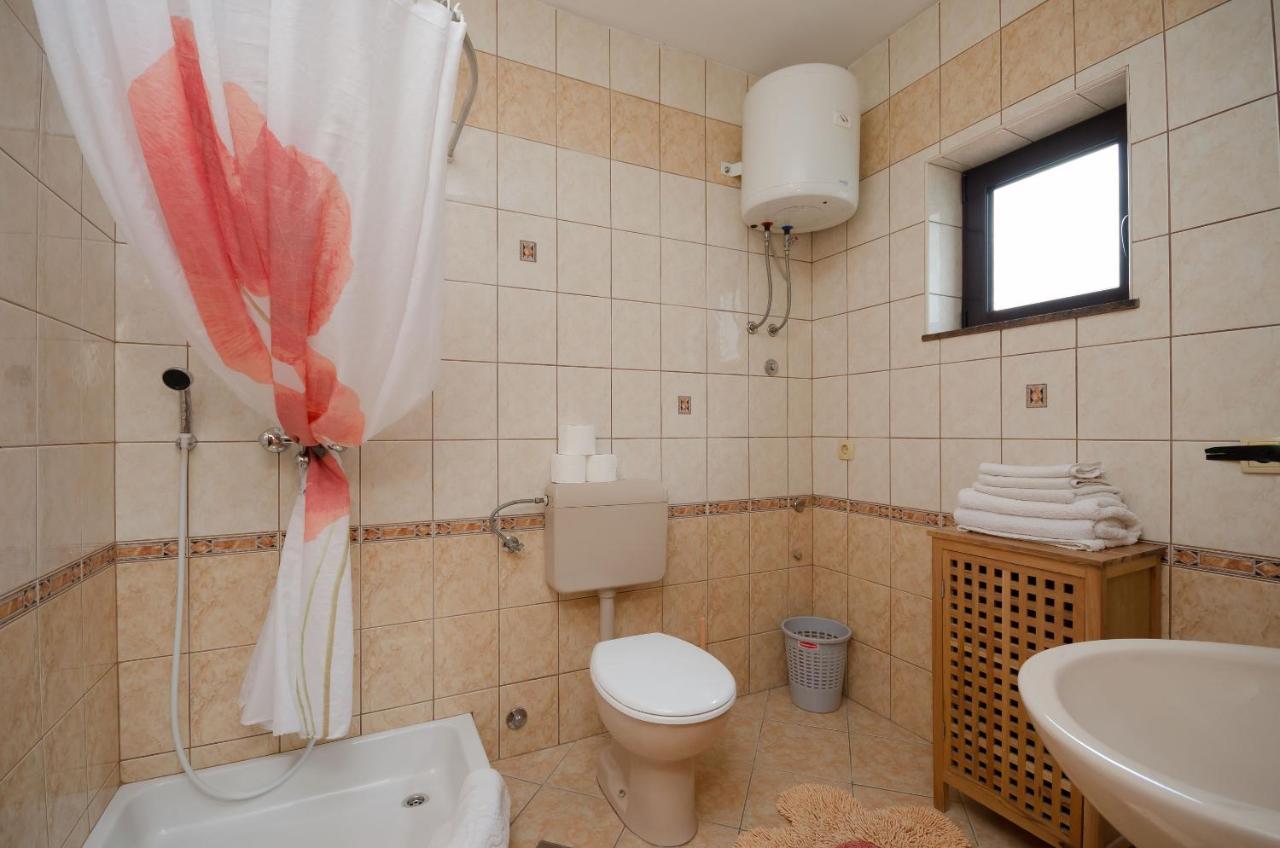Apartments Helena Лопар Екстер'єр фото