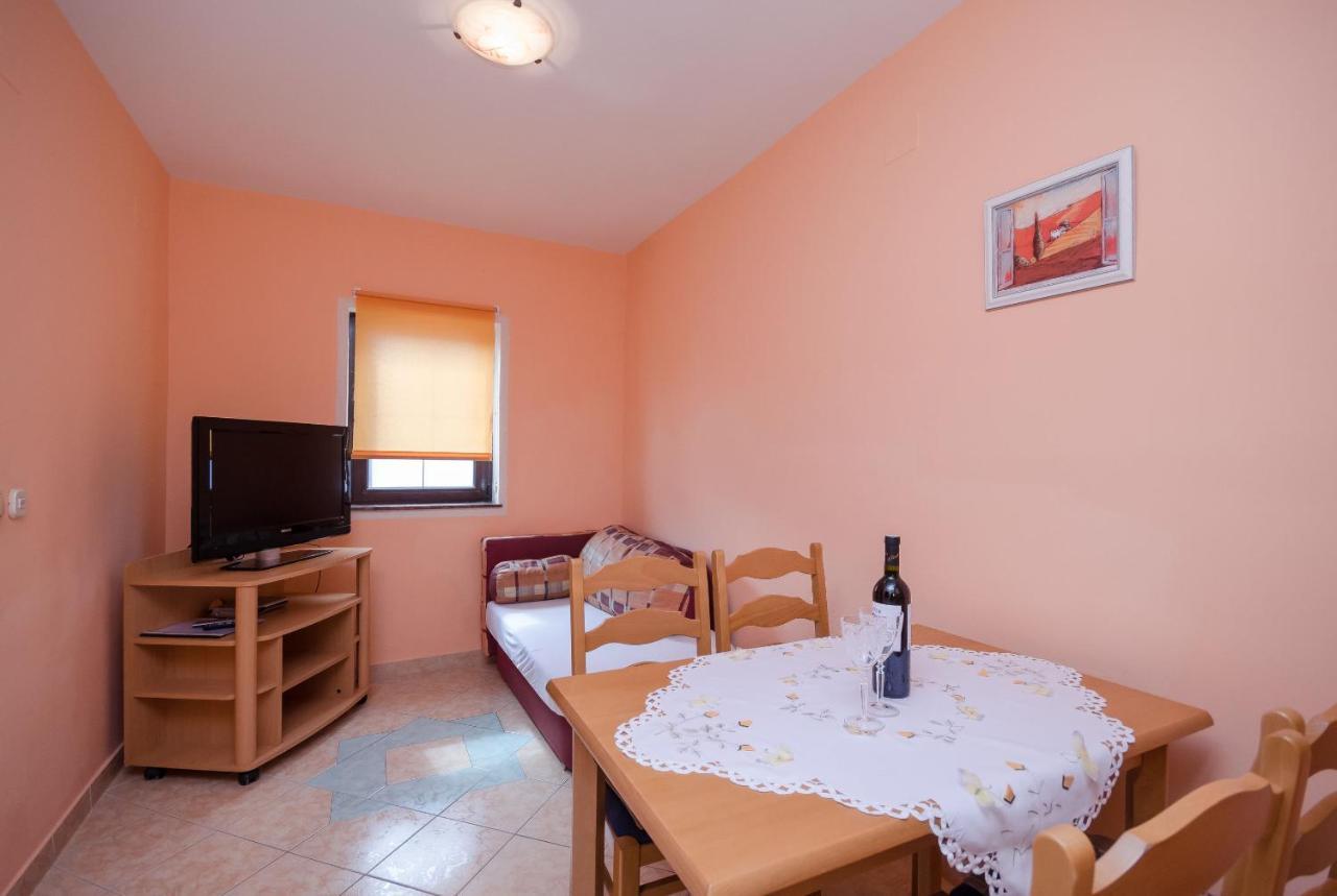 Apartments Helena Лопар Екстер'єр фото