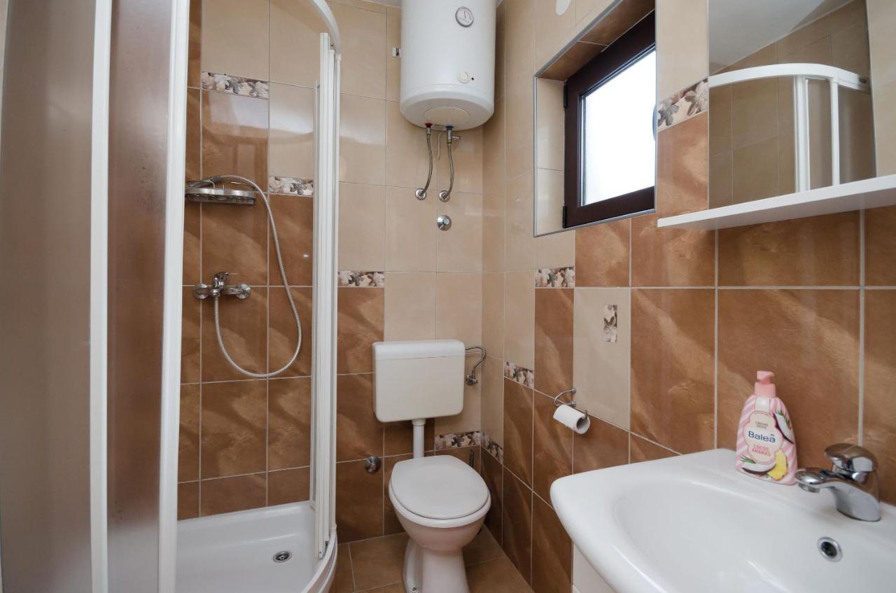 Apartments Helena Лопар Екстер'єр фото