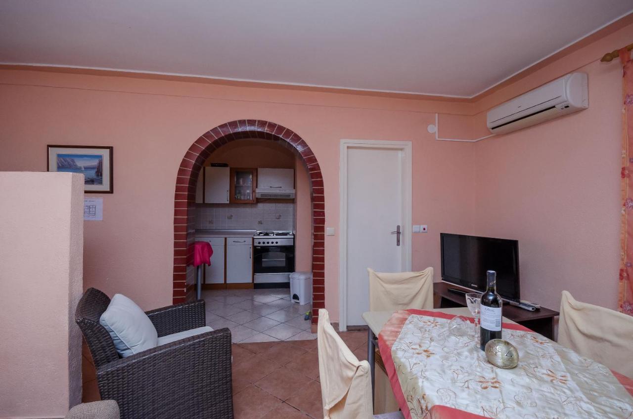 Apartments Helena Лопар Екстер'єр фото