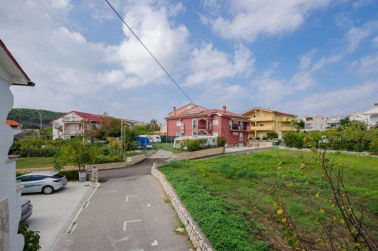 Apartments Helena Лопар Екстер'єр фото
