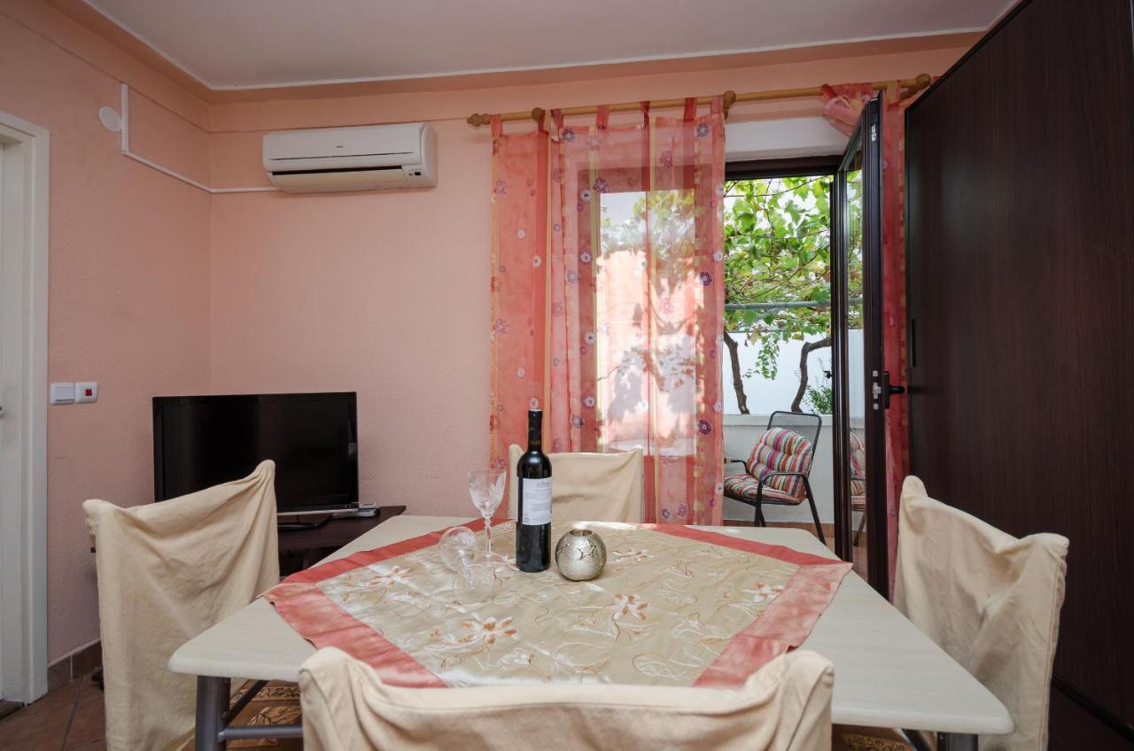 Apartments Helena Лопар Екстер'єр фото