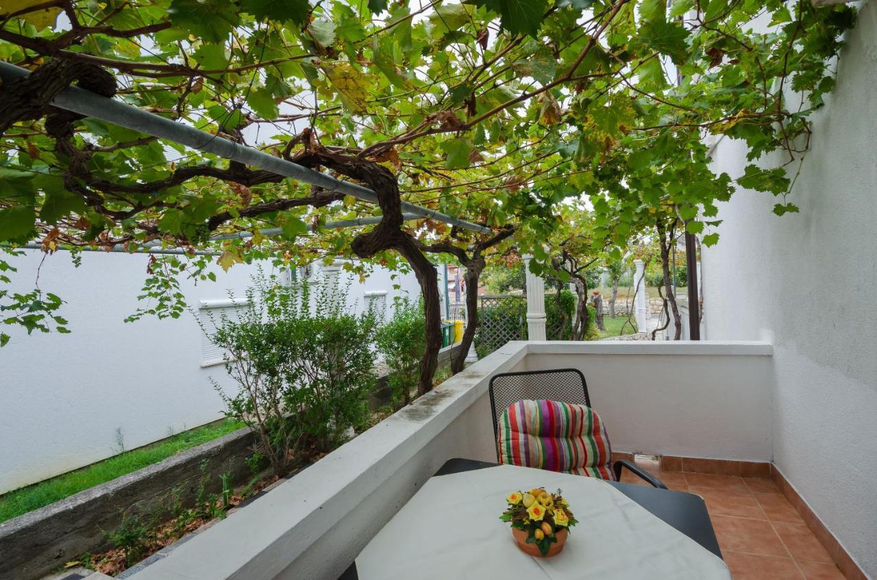 Apartments Helena Лопар Екстер'єр фото