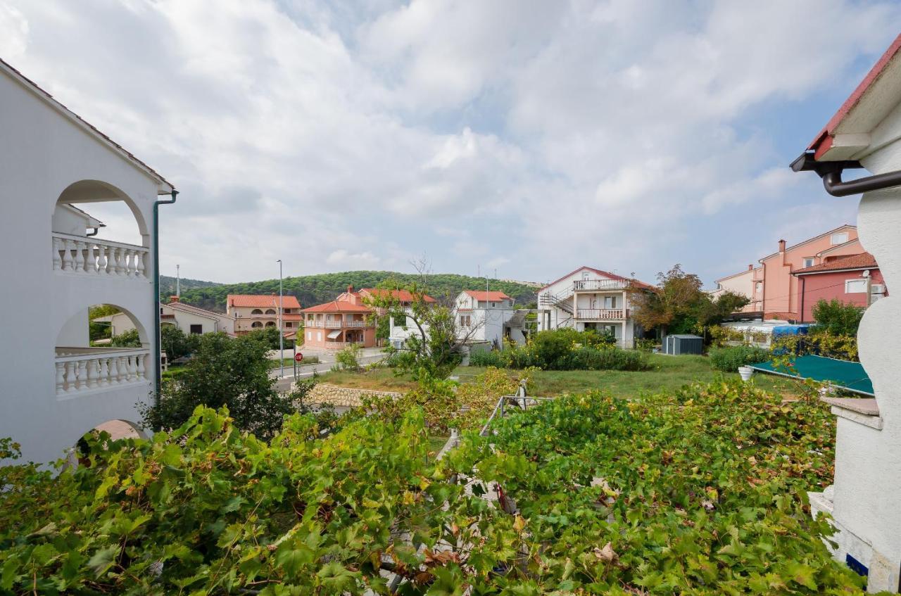 Apartments Helena Лопар Екстер'єр фото