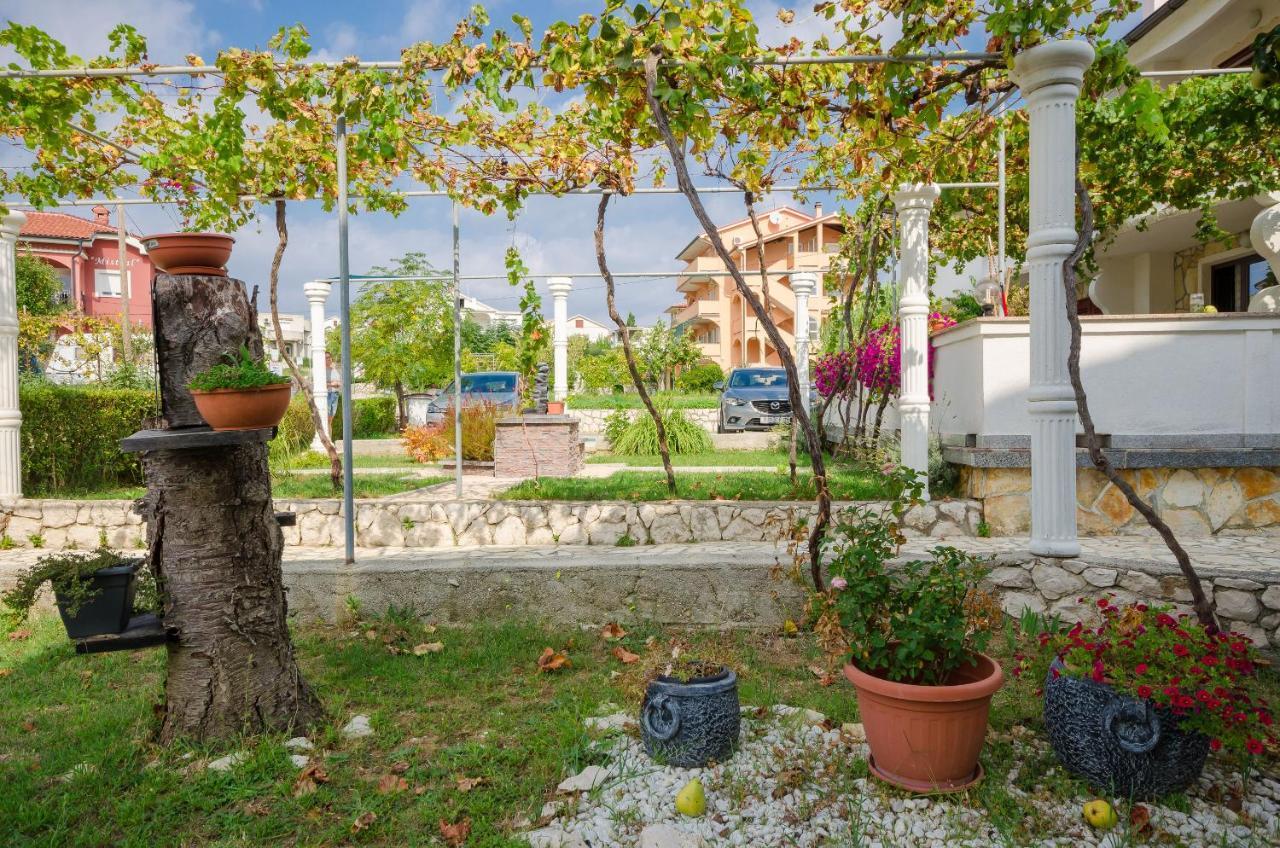 Apartments Helena Лопар Екстер'єр фото