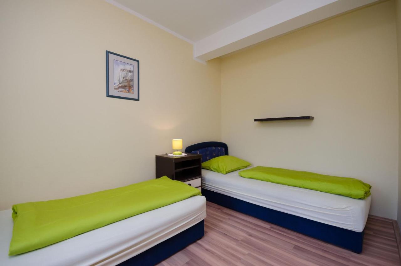 Apartments Helena Лопар Екстер'єр фото