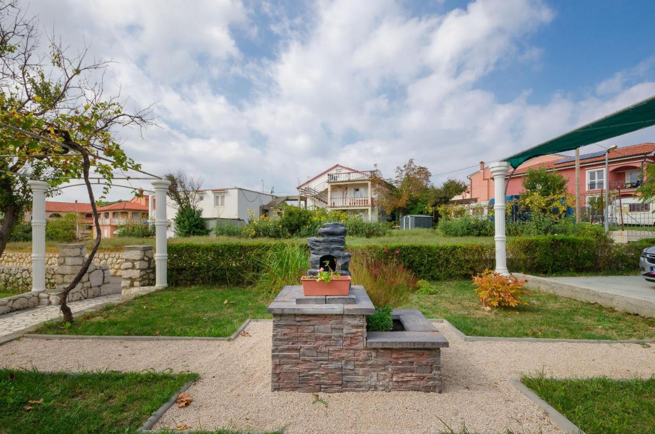 Apartments Helena Лопар Екстер'єр фото