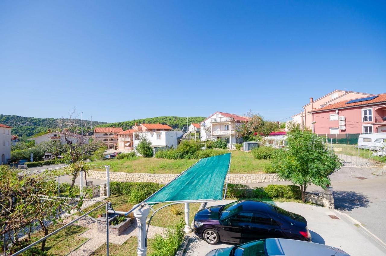 Apartments Helena Лопар Екстер'єр фото