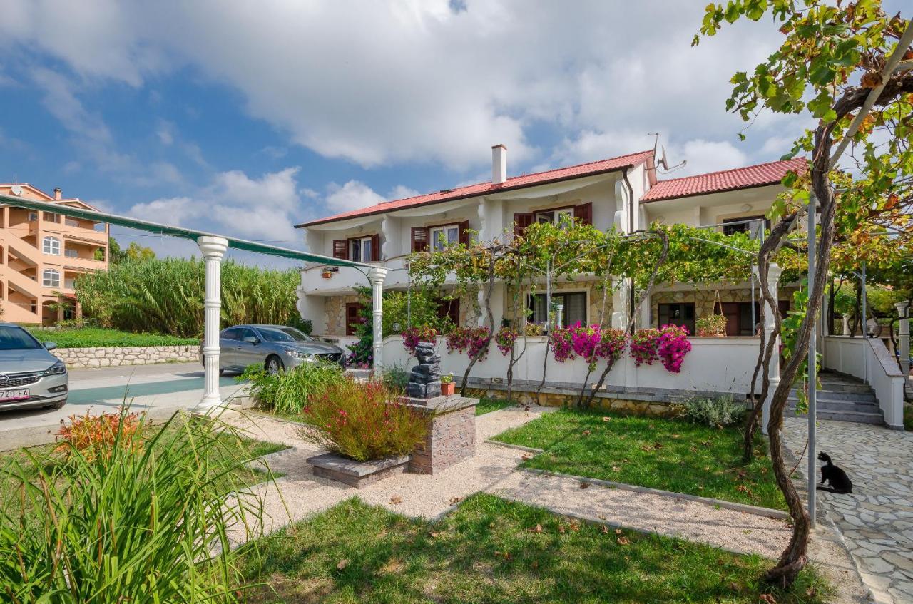 Apartments Helena Лопар Екстер'єр фото